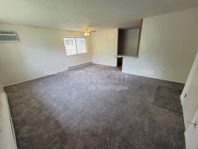 Building Photo - 1702 W 7th Pl