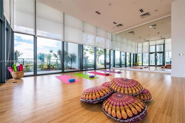 Building Photo - 1600 NE 1st Ave