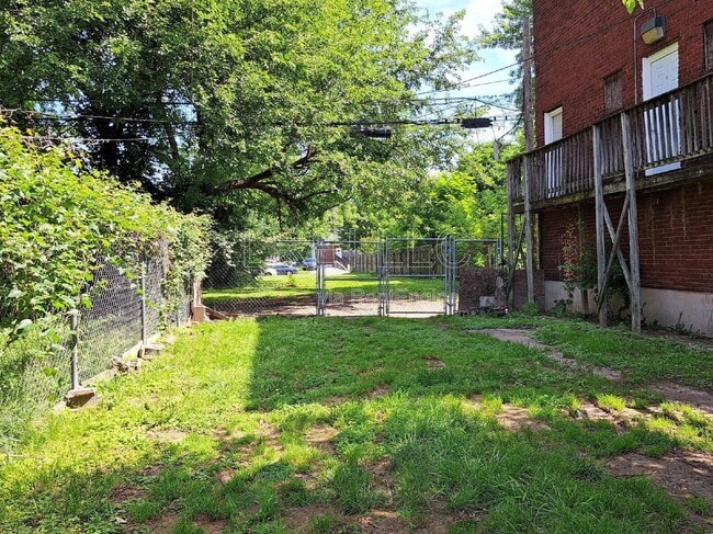 Building Photo - 1705 1/2 Hale Avenue