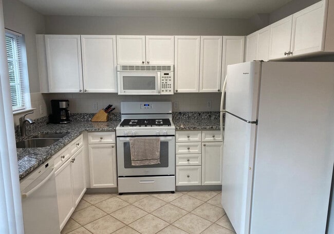 Primary Photo - 14174 Autumn Cir