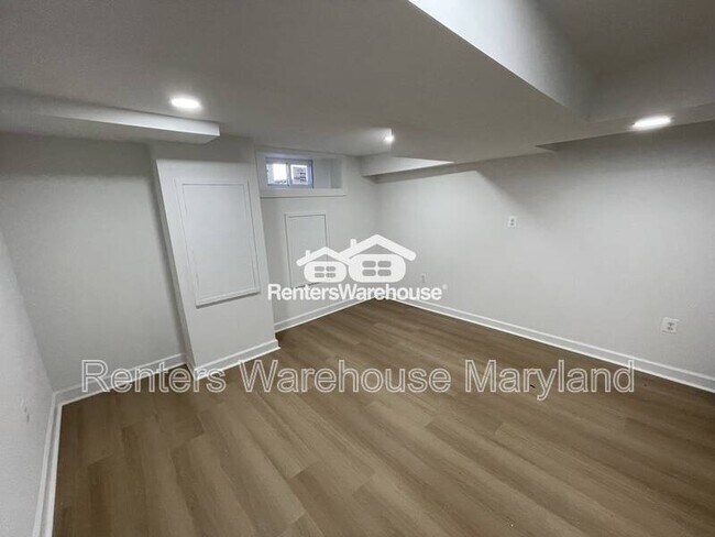 Building Photo - 921 N Patterson Park Ave