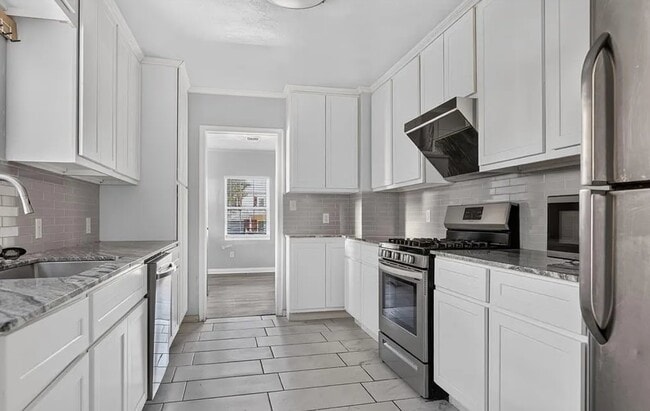 Building Photo - 2312 Cashion Pl