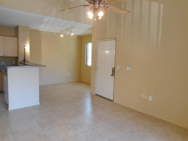 Building Photo - 7970 N Nob Hill Rd