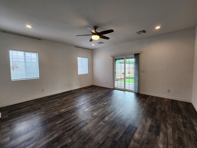 Building Photo - Single Story with Casita