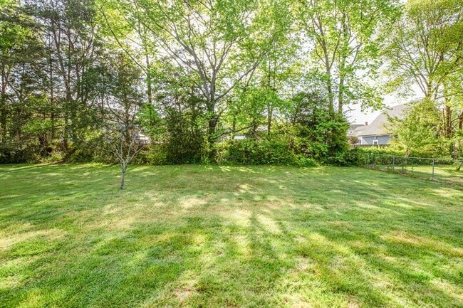 Building Photo - 825 Barkley Dr