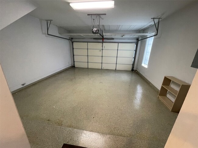 Building Photo - 15622 Broad St