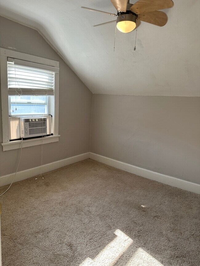 Building Photo - Charming Home 2 Bedroom 1 Bath Home In Krkwood, Mo.