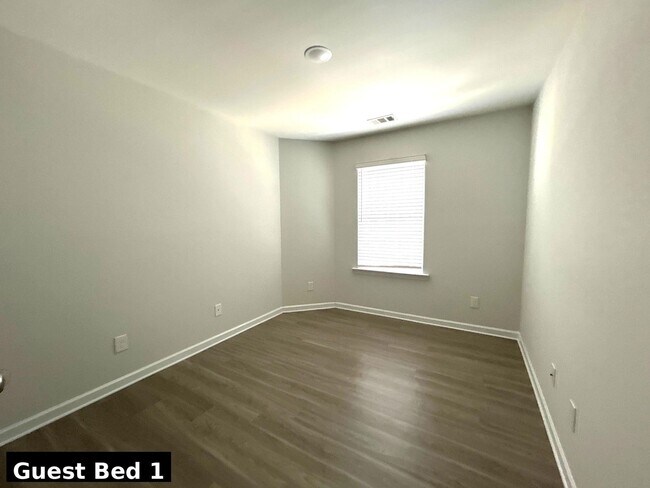 Building Photo - 8 SAW