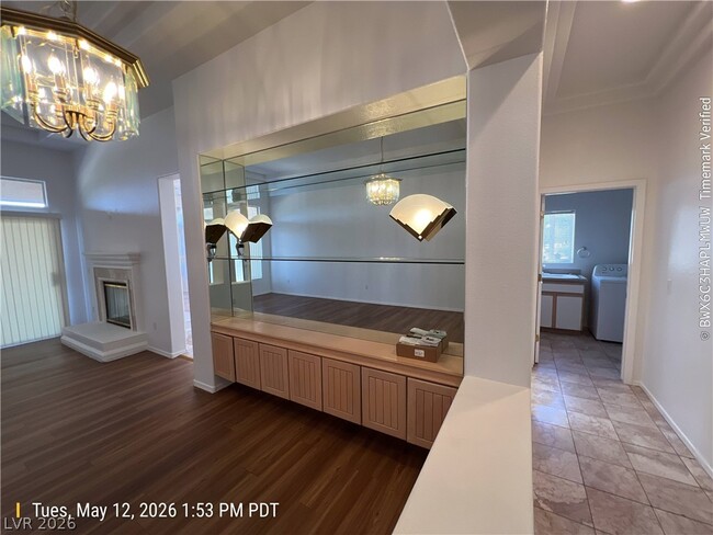 Building Photo - 2700 Vista Butte Dr