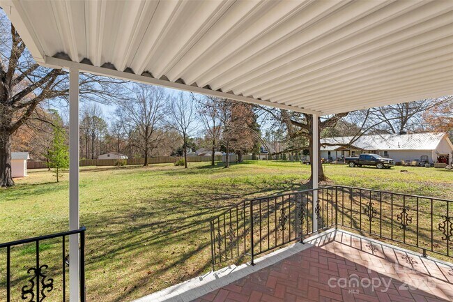 Building Photo - 2509 Wesley Chapel Rd