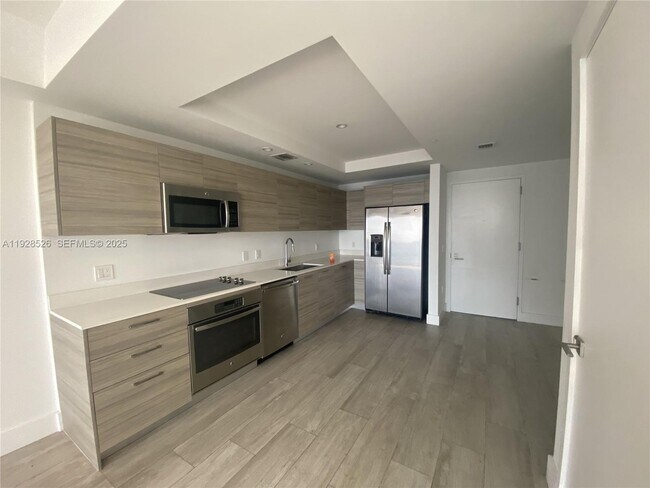 Building Photo - 121 NE 34th St