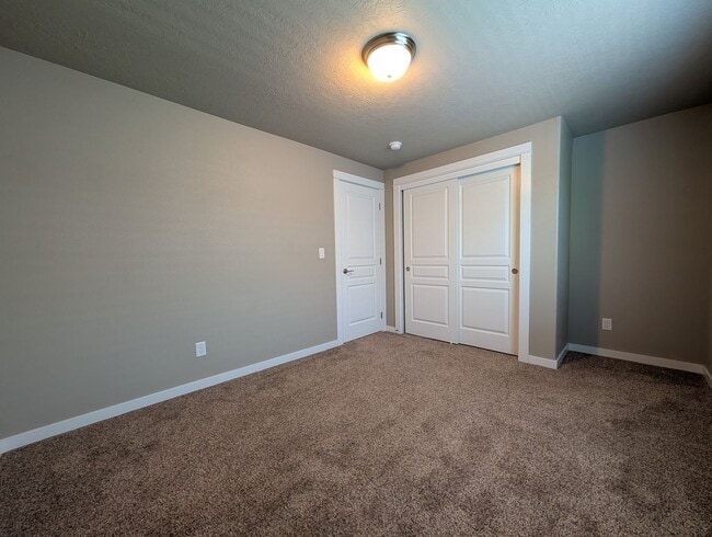 Building Photo - Beautiful 3-Bedroom, 2.5-Bath Home In the ...