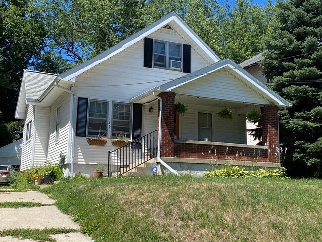 Primary Photo - 139 Mayfield Ave NE