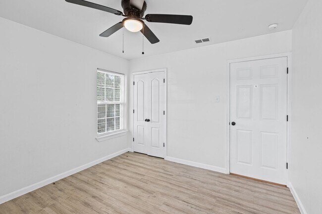 Building Photo - 3038 Weir Ave
