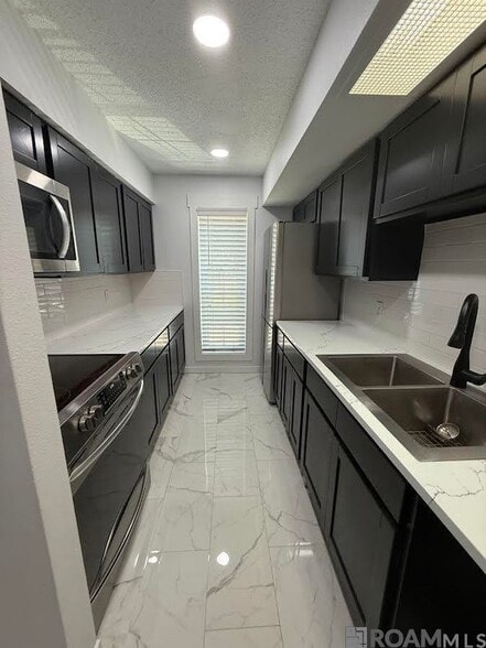 Building Photo - 3320 N Arnoult Rd