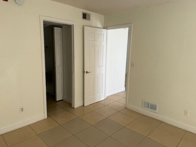 Building Photo - Gorgeous Sunset views. 2 bedroom 2 bath condo