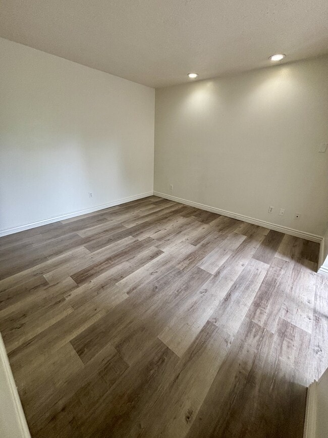 Building Photo - 215 S 1050 W
