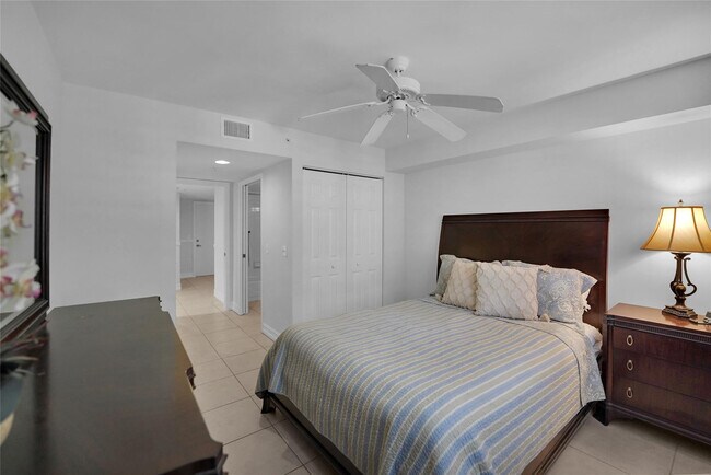 Building Photo - 2125 SE 10th Ave