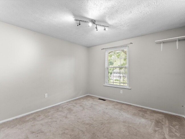 Building Photo - 3513 Castlebury Dr