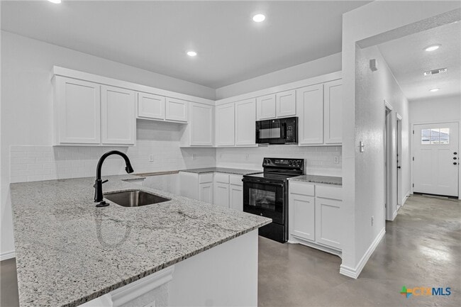 Building Photo - 905 Smoke Tree Ln