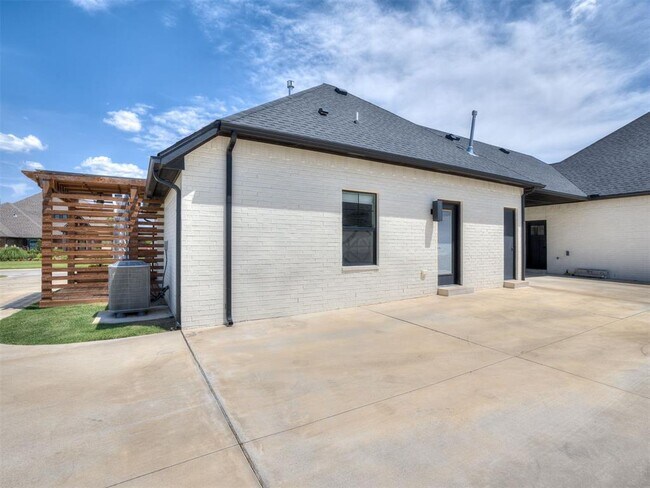 Building Photo - 4001 Timber Valley Dr