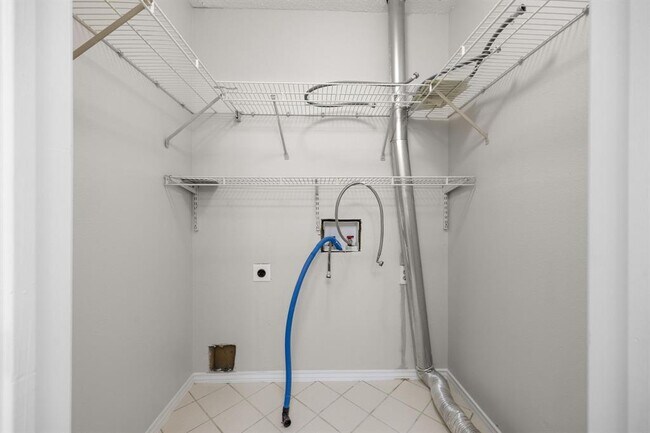 Building Photo - 2218 Bahama Rd