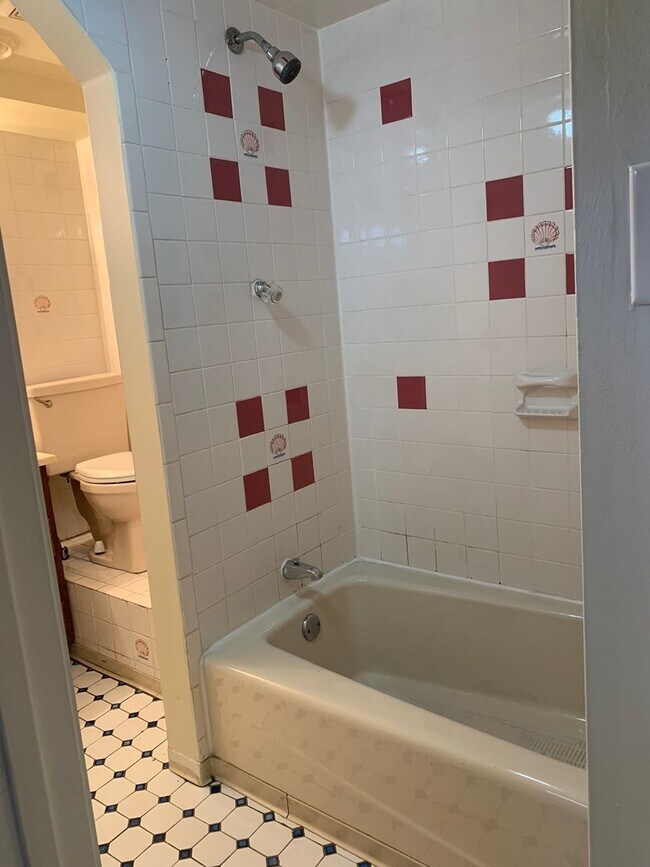 Building Photo - 838 W Washington St