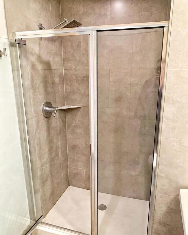 Building Photo - Studio Condo with Fantastic View, High-End Appliances, Wide Windows, Gorgeous Flooring, Amazing A...