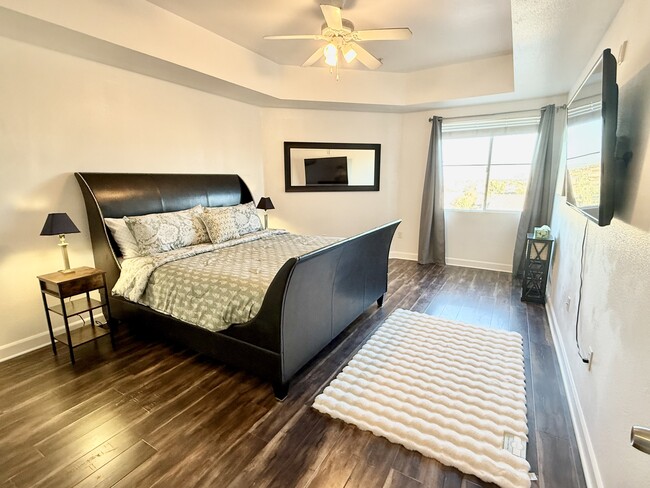 Master Ensuite Bedroom with King Bed - 83 E Agate Ave