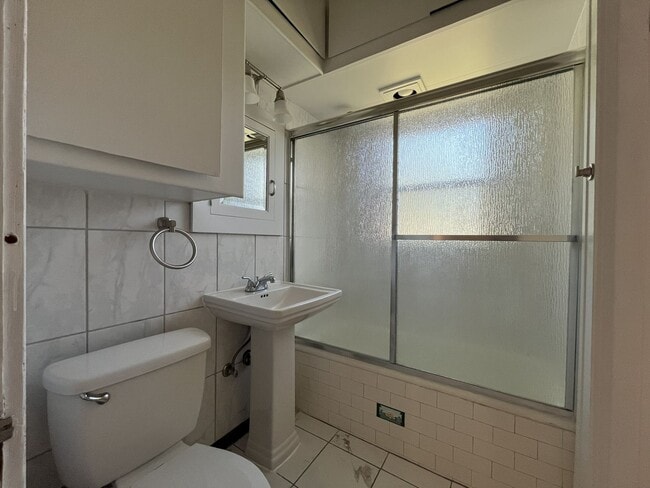 Building Photo - Bright and Welcoming Home with Modern Kitchen, Expansive Backyard & Flexible Living Space