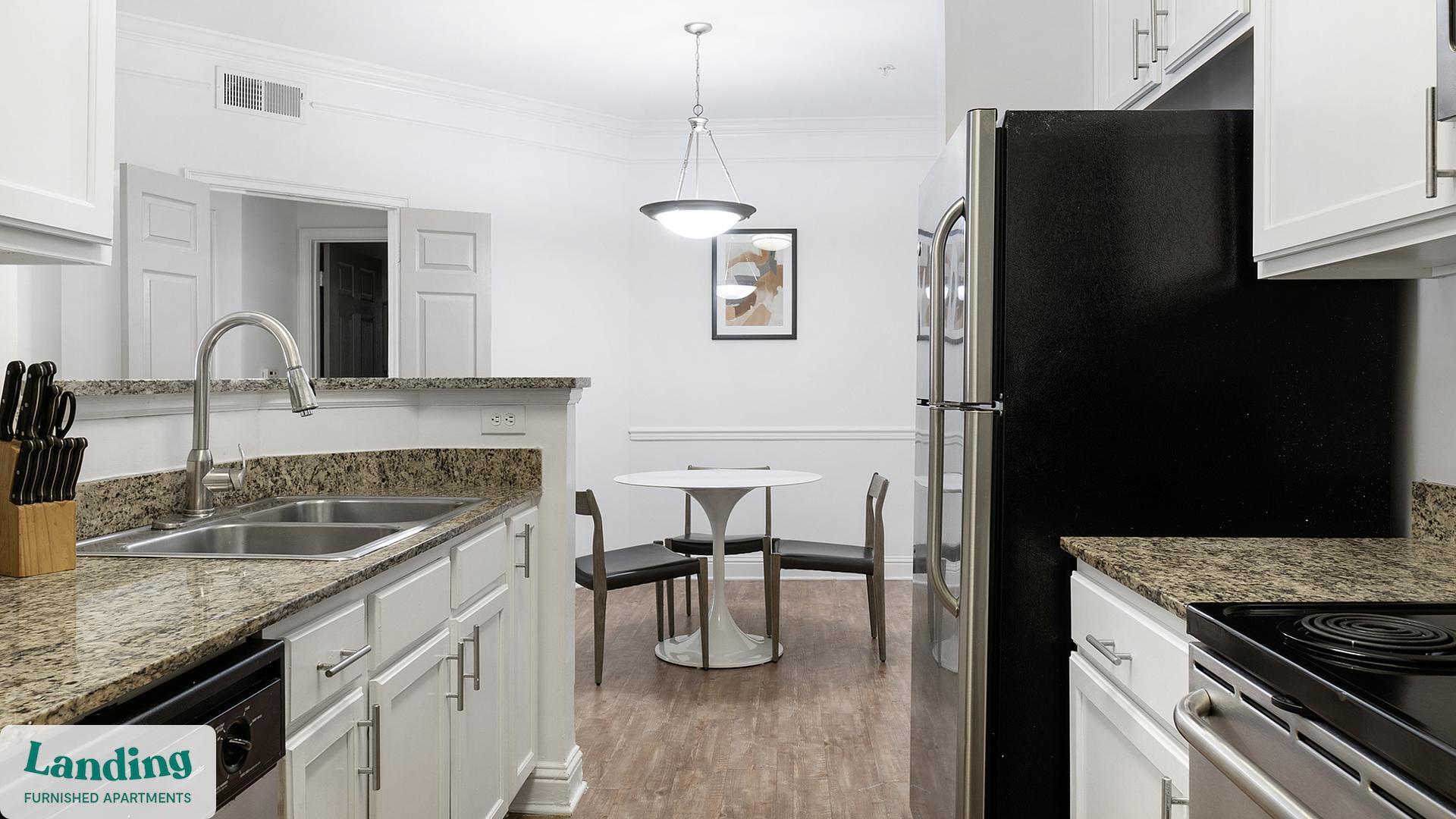 Building Photo - 925 Canterbury Rd NE