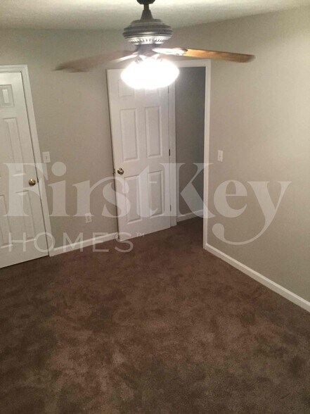 Building Photo - 2324 Sandspring Dr SW