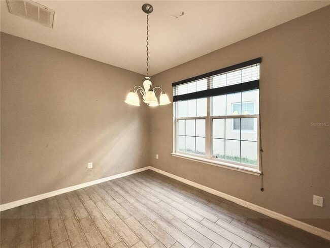 Building Photo - 11804 Silverlake Park Dr