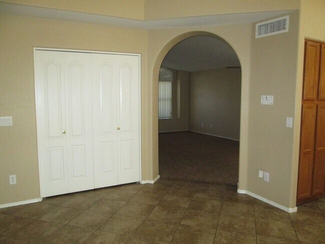 Building Photo - 421 S Dodge Dr