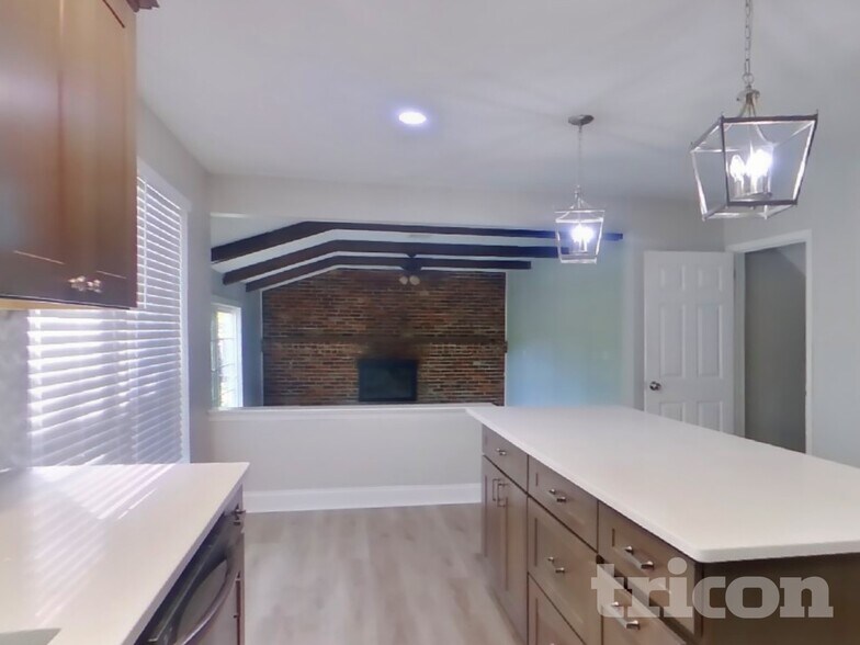 Building Photo - 586 Saratoga Rd