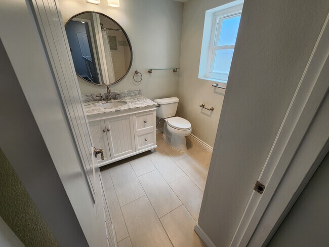 Building Photo - 323 S Broadway