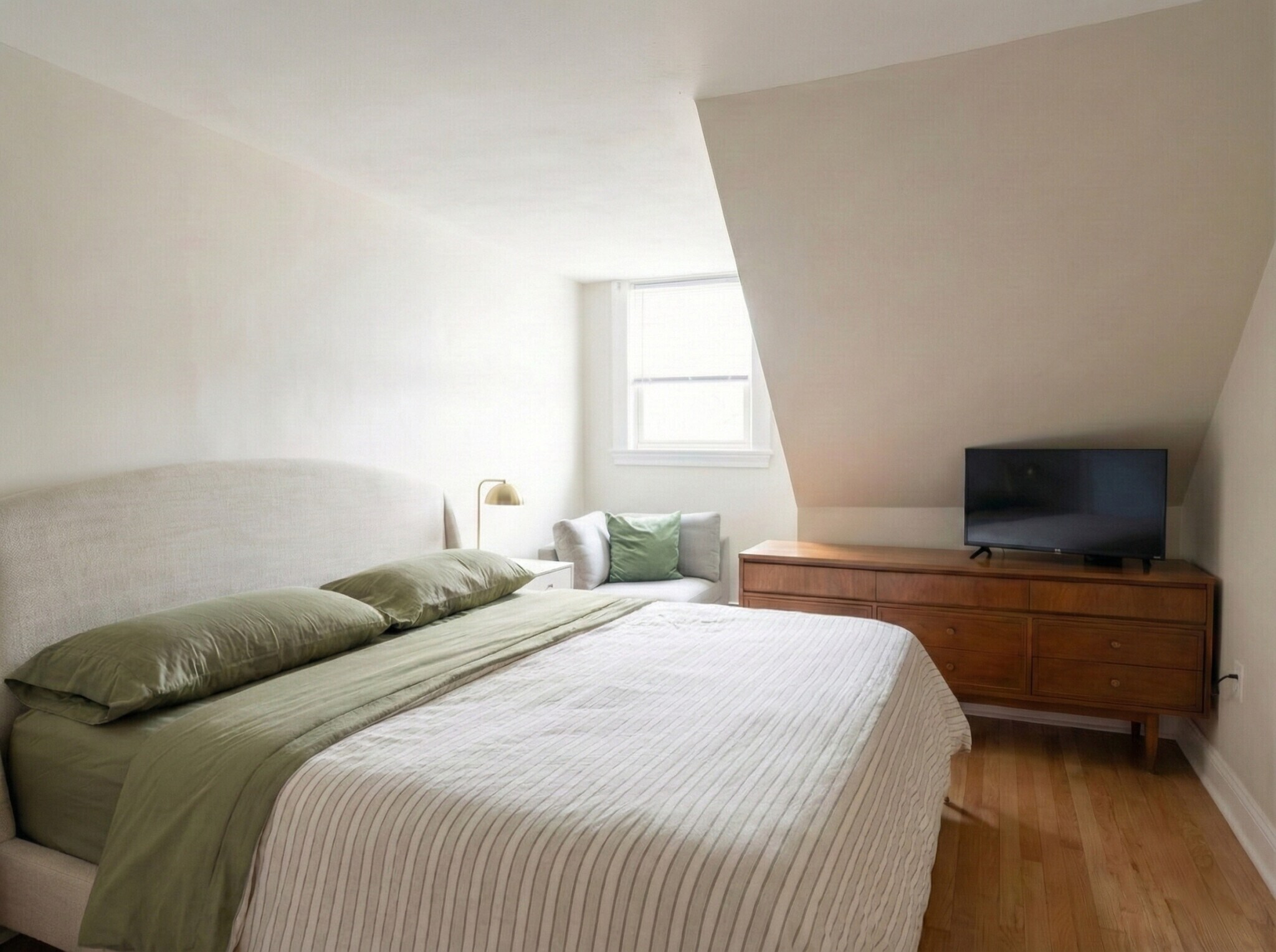 Building Photo - 24 Fellsway W