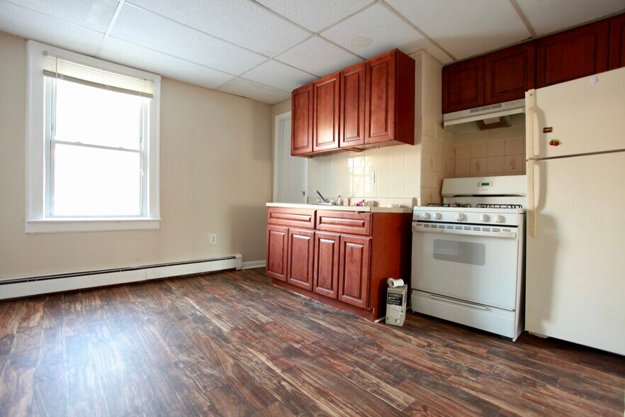 Kitchen - 72 Wales Ave