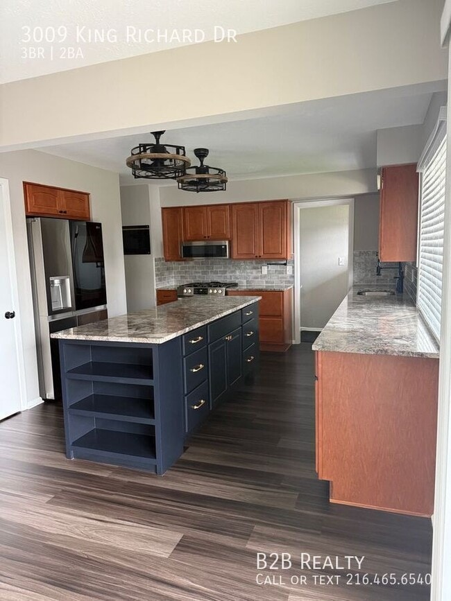 Building Photo - 3009 King Richard Dr
