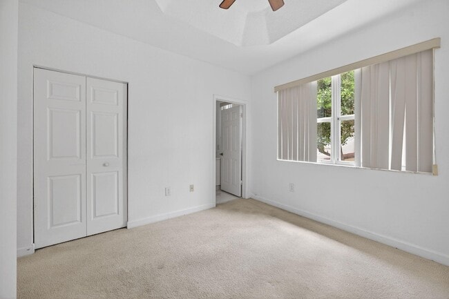 Building Photo - 1575 NE 33rd Ave