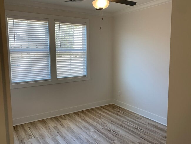 Building Photo - Piper Glenn Subdivision