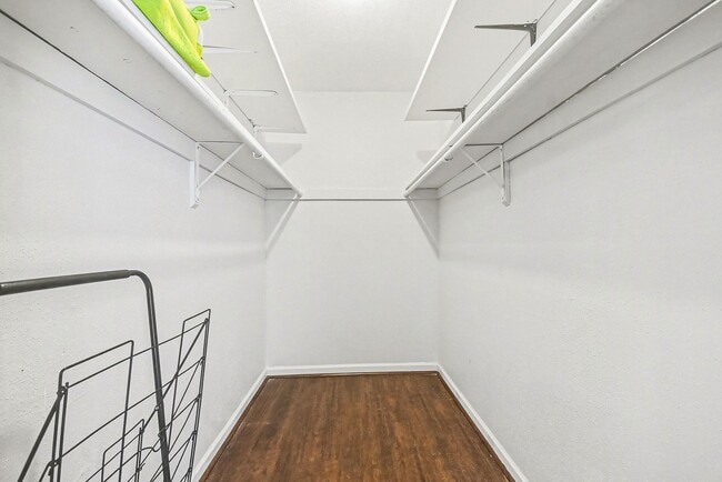 Building Photo - 307 Yacht Club Ln