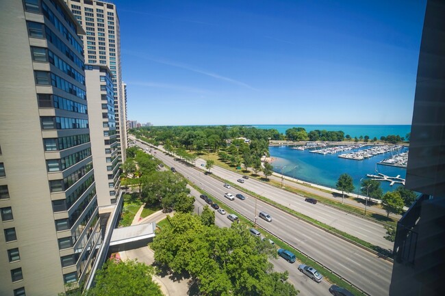 Building Photo - 3410 N Lake Shore Dr