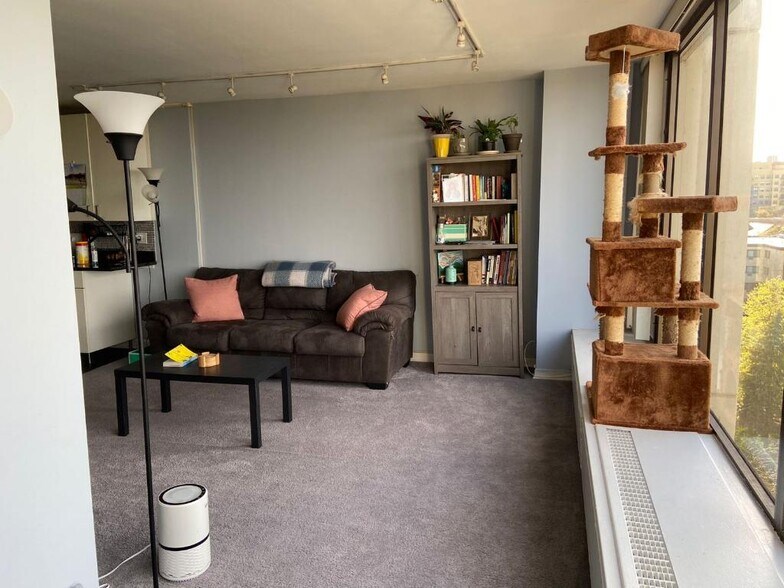 Building Photo - 5455 N Sheridan Rd