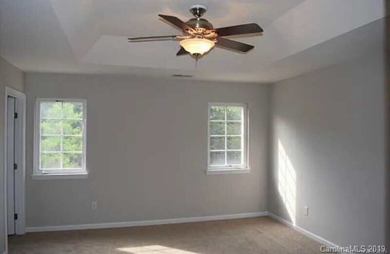 Building Photo - 1018 Fountainbrook Dr