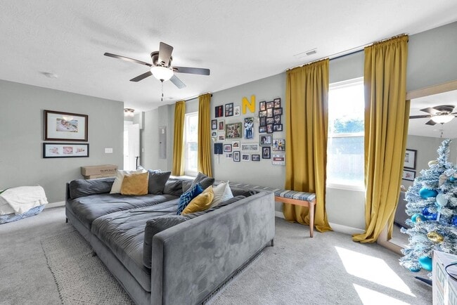 Building Photo - 1945 Woodcrest Rd