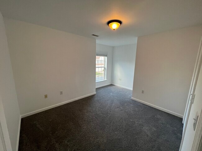 Building Photo - 43 Carlsbad Dr