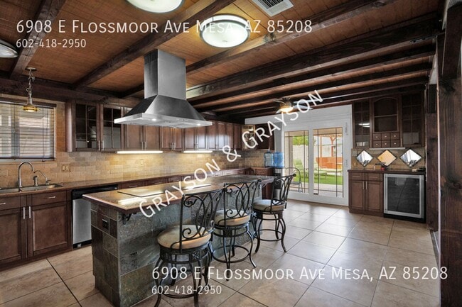 Building Photo - Stunning Two-Bedroom Home Ready for Immediate Move-In!