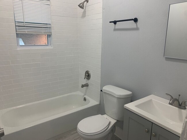 Building Photo - Remodeled Bungalow Ready to Rent $1425