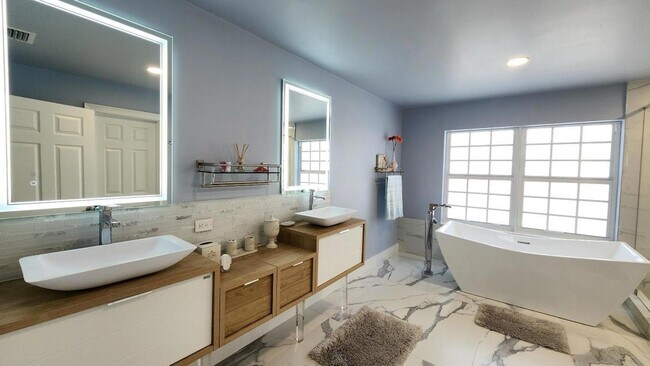 Building Photo - 1851 Corsica Dr